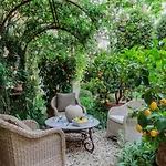Casa Vanny, An With Private Garden