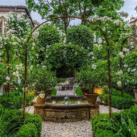 Casa Vanny, An With Private Garden Lucca