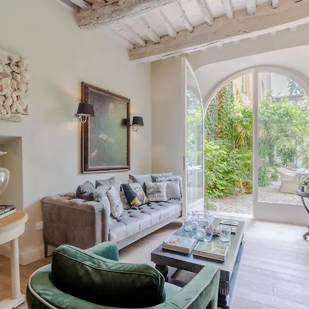 Casa Vanny, An With Private Garden