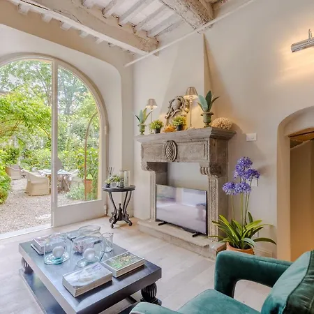 Casa Vanny, An With Private Garden Appartamento Lucca