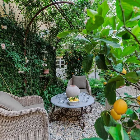 Casa Vanny, An With Private Garden Apartamento Lucca