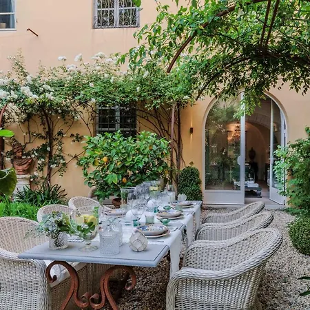 Casa Vanny, An With Private Garden Apartamento *