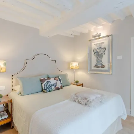 Appartamento Casa Vanny, An With Private Garden Lucca