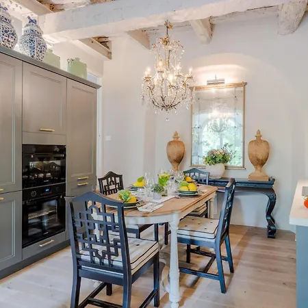 Apartamento Casa Vanny, An With Private Garden