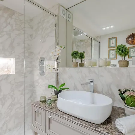 Casa Vanny, An With Private Garden Appartamento