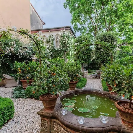 Appartamento Casa Vanny, An With Private Garden