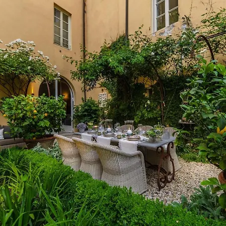 Casa Vanny, An With Private Garden Apartamento Lucca
