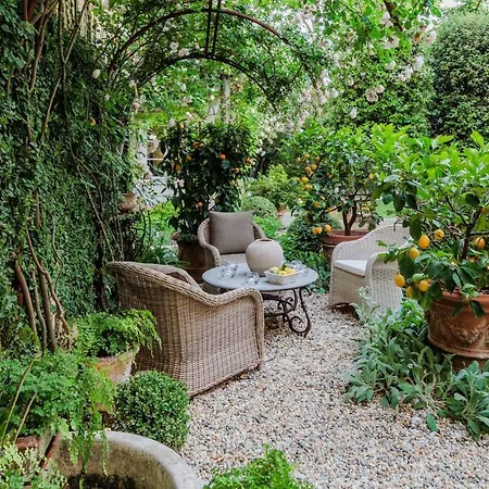 Casa Vanny, An With Private Garden Lucca