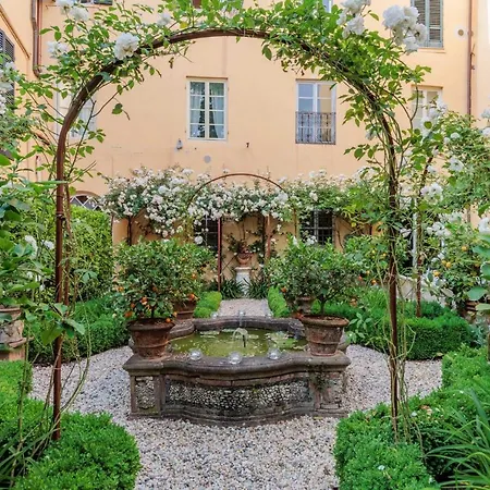 Casa Vanny, An With Private Garden Lucca