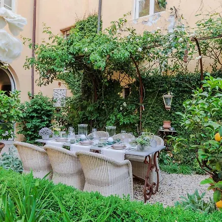 Casa Vanny, An With Private Garden *